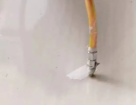 怀安瓷砖空鼓维修公司专业解答在瓷砖铺贴过程中，如果使用的砂料过粗（如全部使用了粗砂），可能会导致以下问题